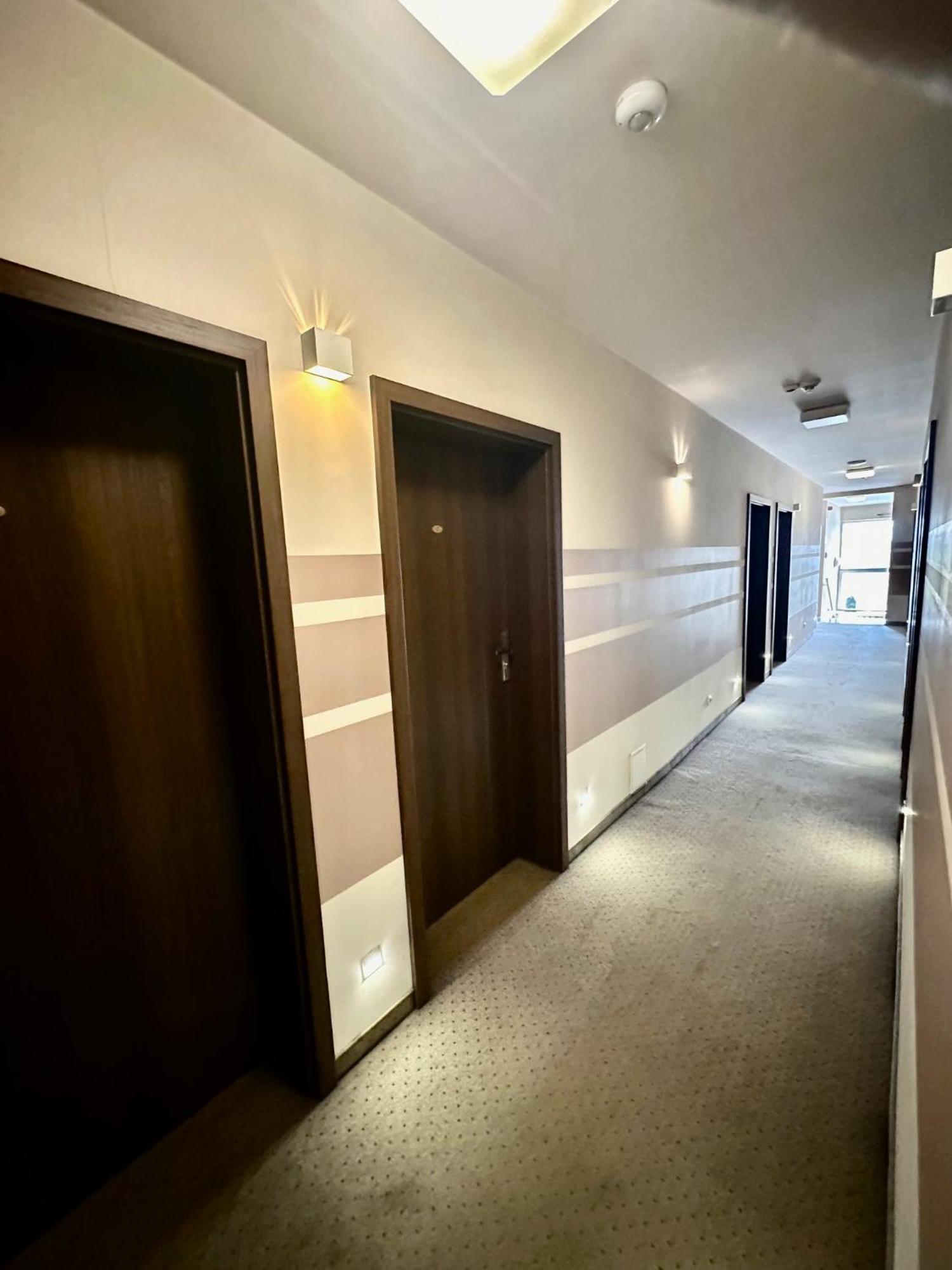 Hotel Pod Debami Ostrow Wielkopolski Bagian luar foto