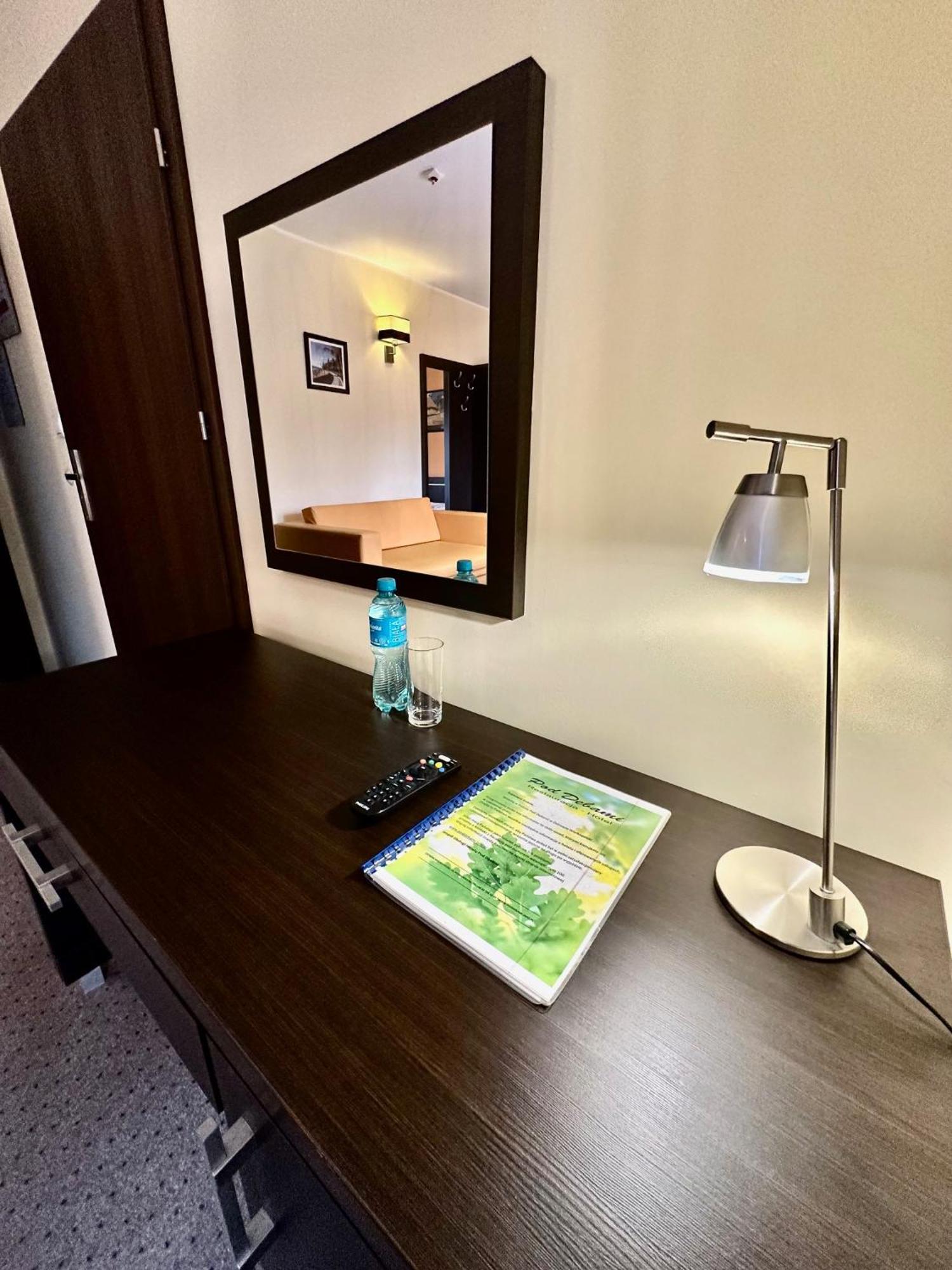 Hotel Pod Debami Ostrow Wielkopolski Bagian luar foto